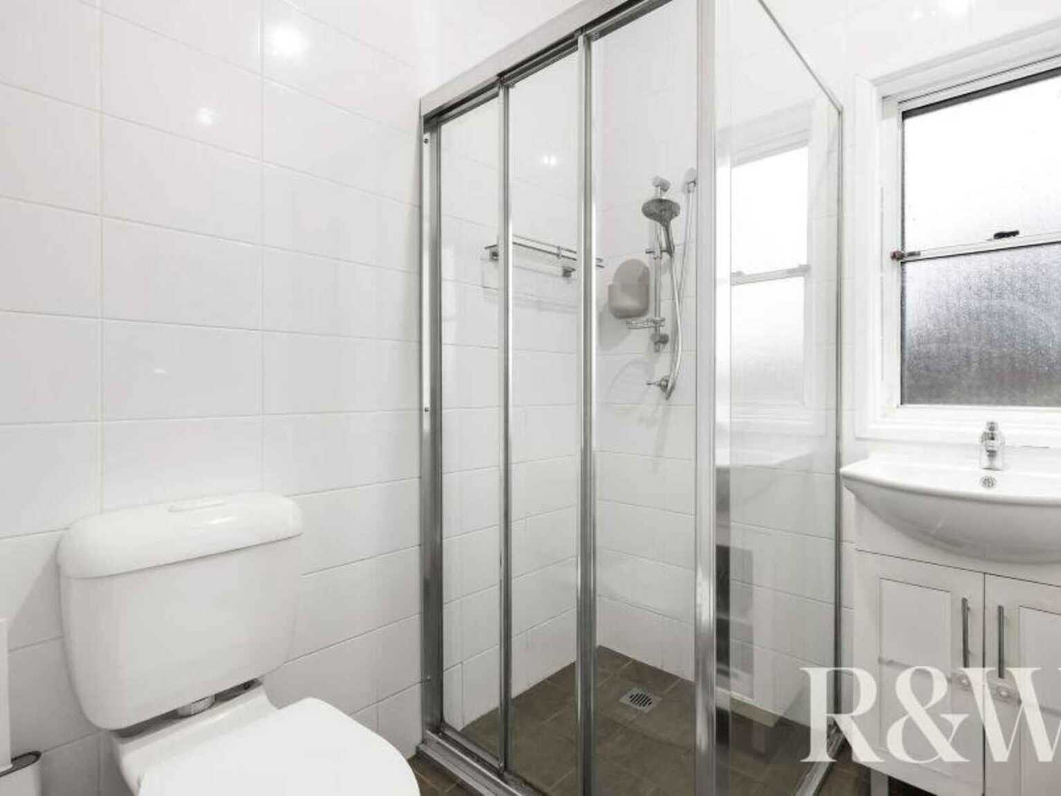 16 Dan Crescent Colyton