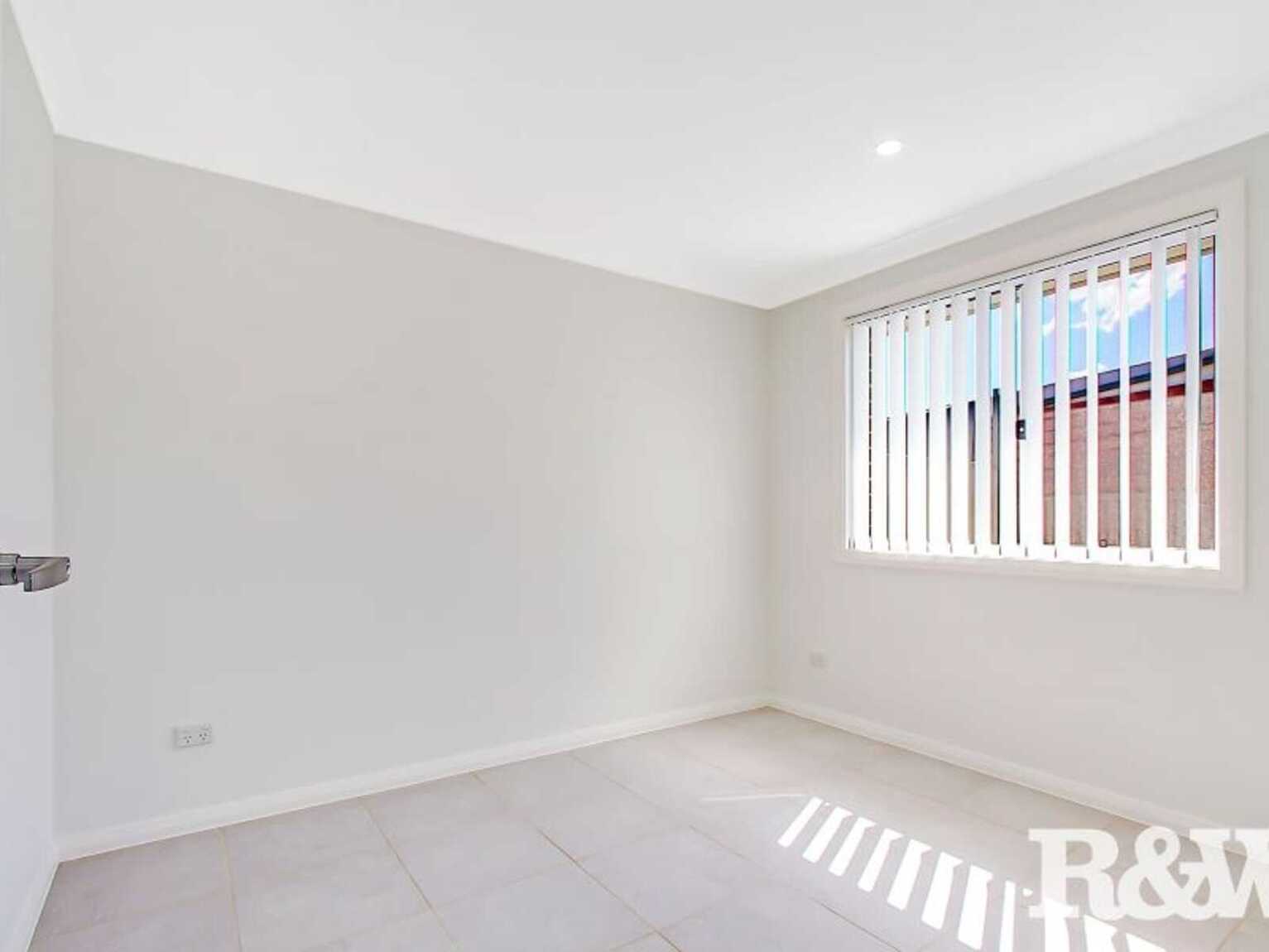 16A Mynah Close St Clair