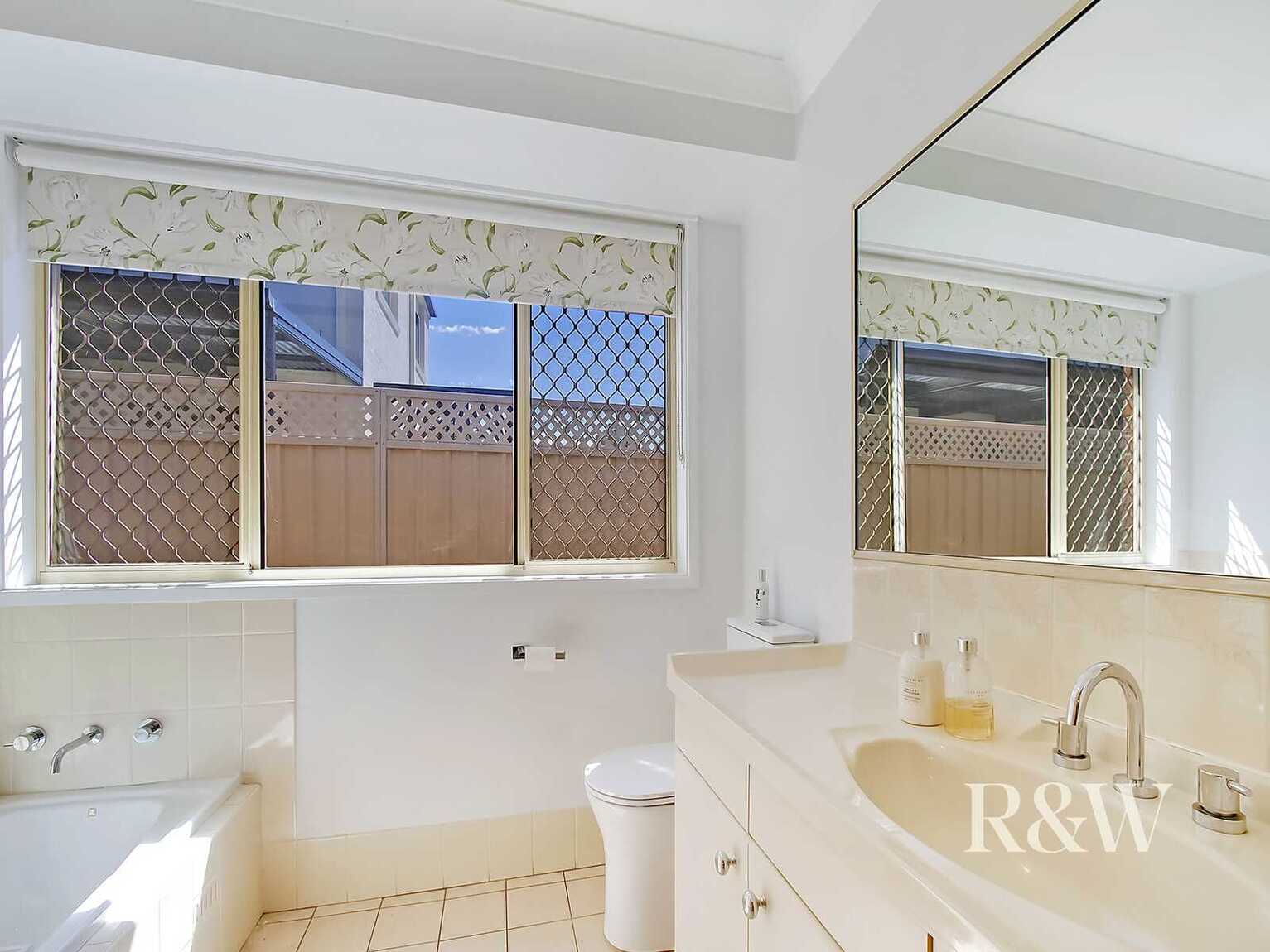 122 Explorers Way St Clair
