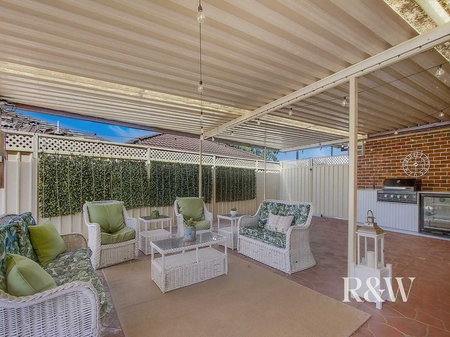 122 Explorers Way St Clair