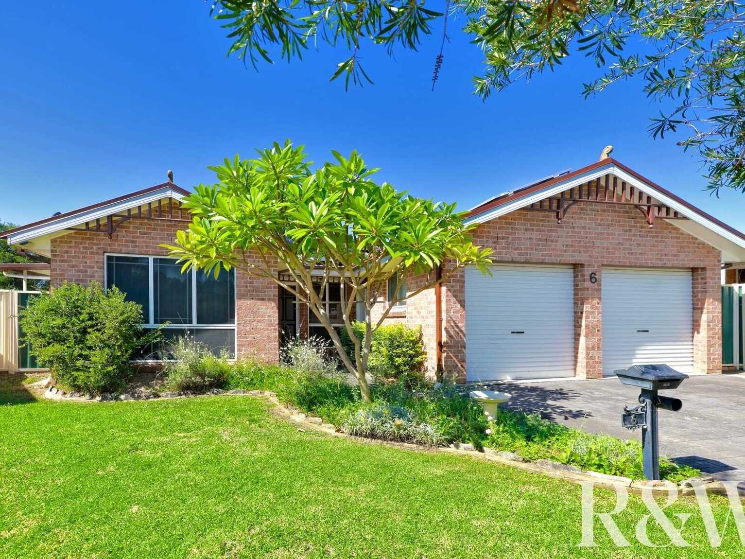6 Shamrock Court St Clair