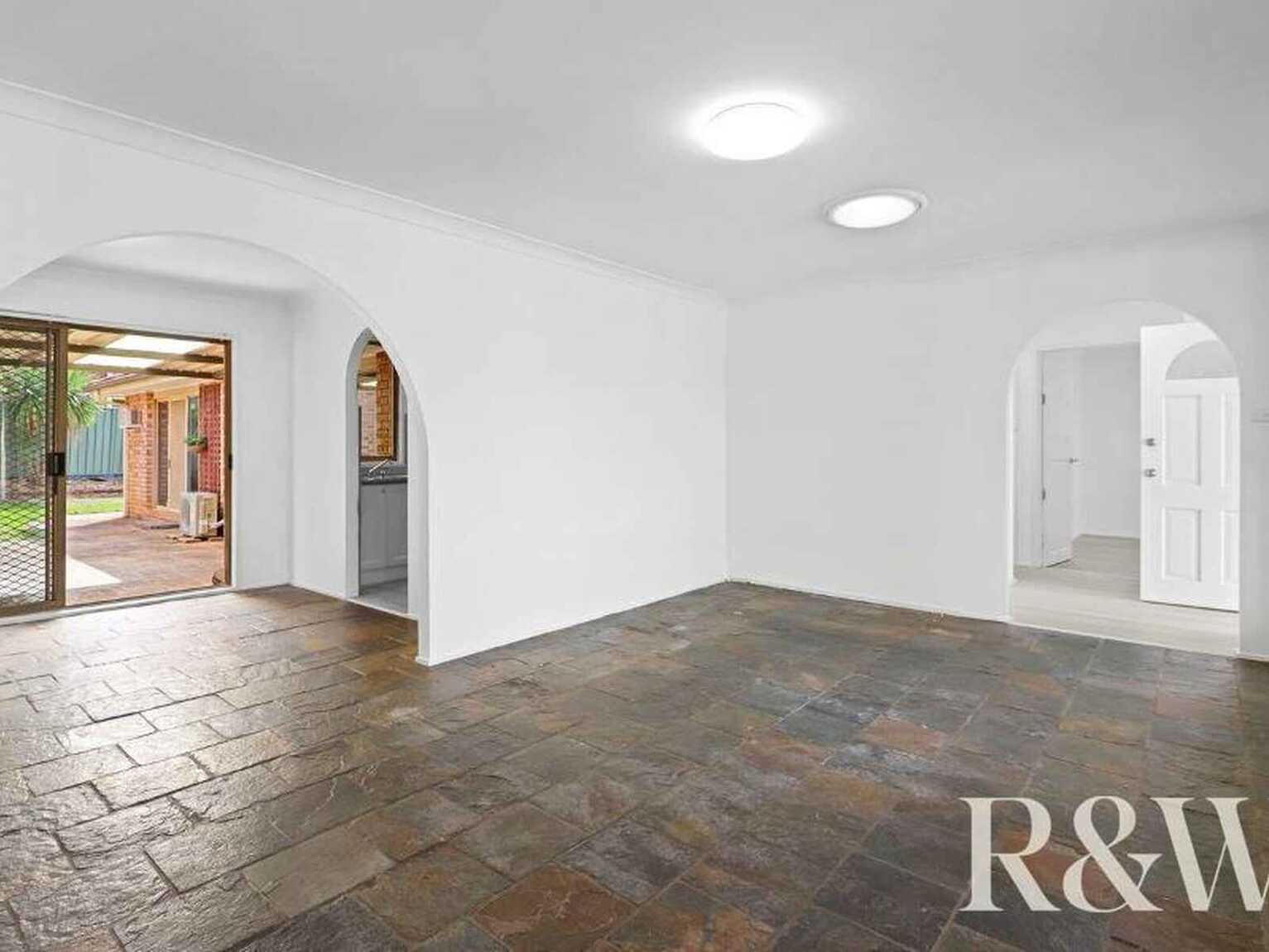 17 Rainbow Place, St Clair