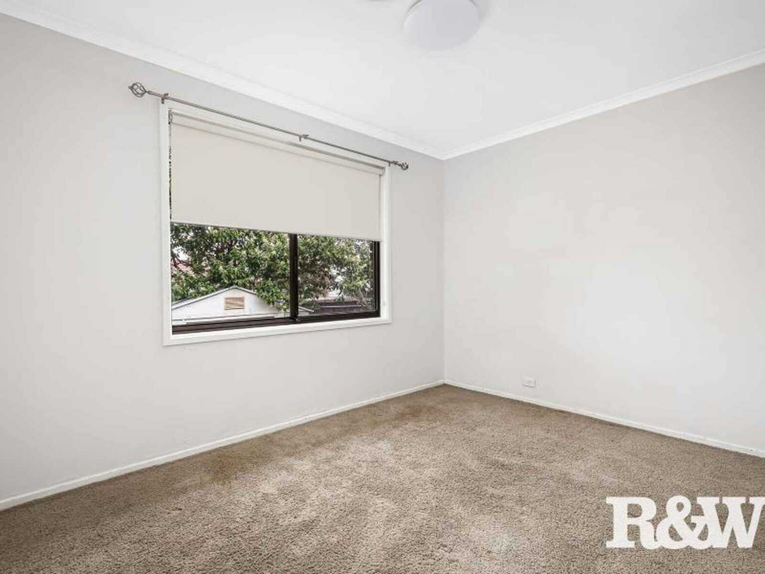 4 Galah Close St Clair