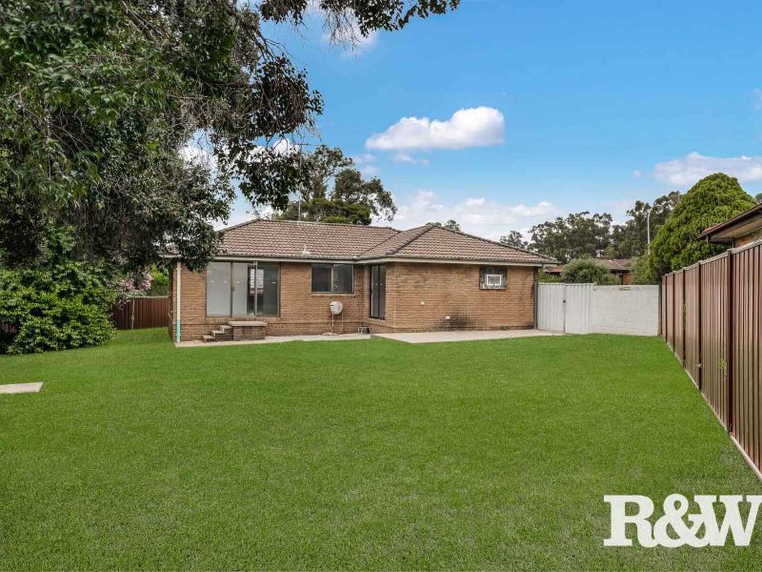 4 Galah Close St Clair