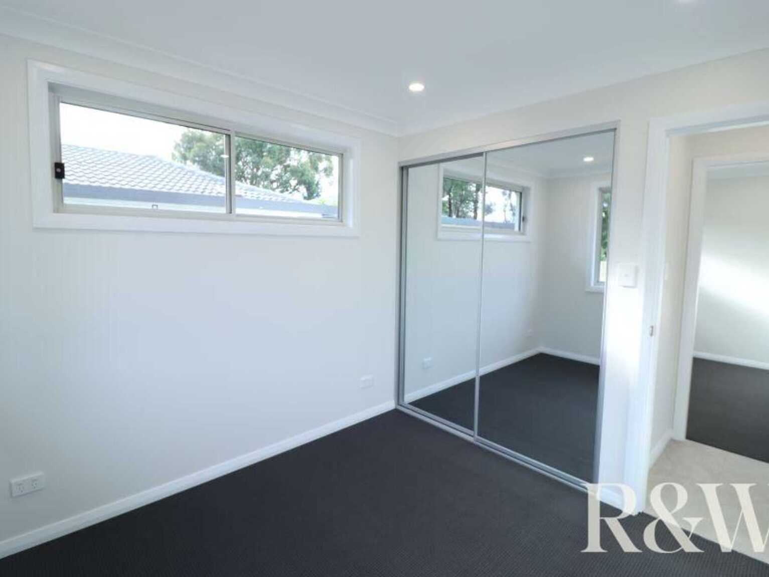 8A Nightmist Grove St Clair