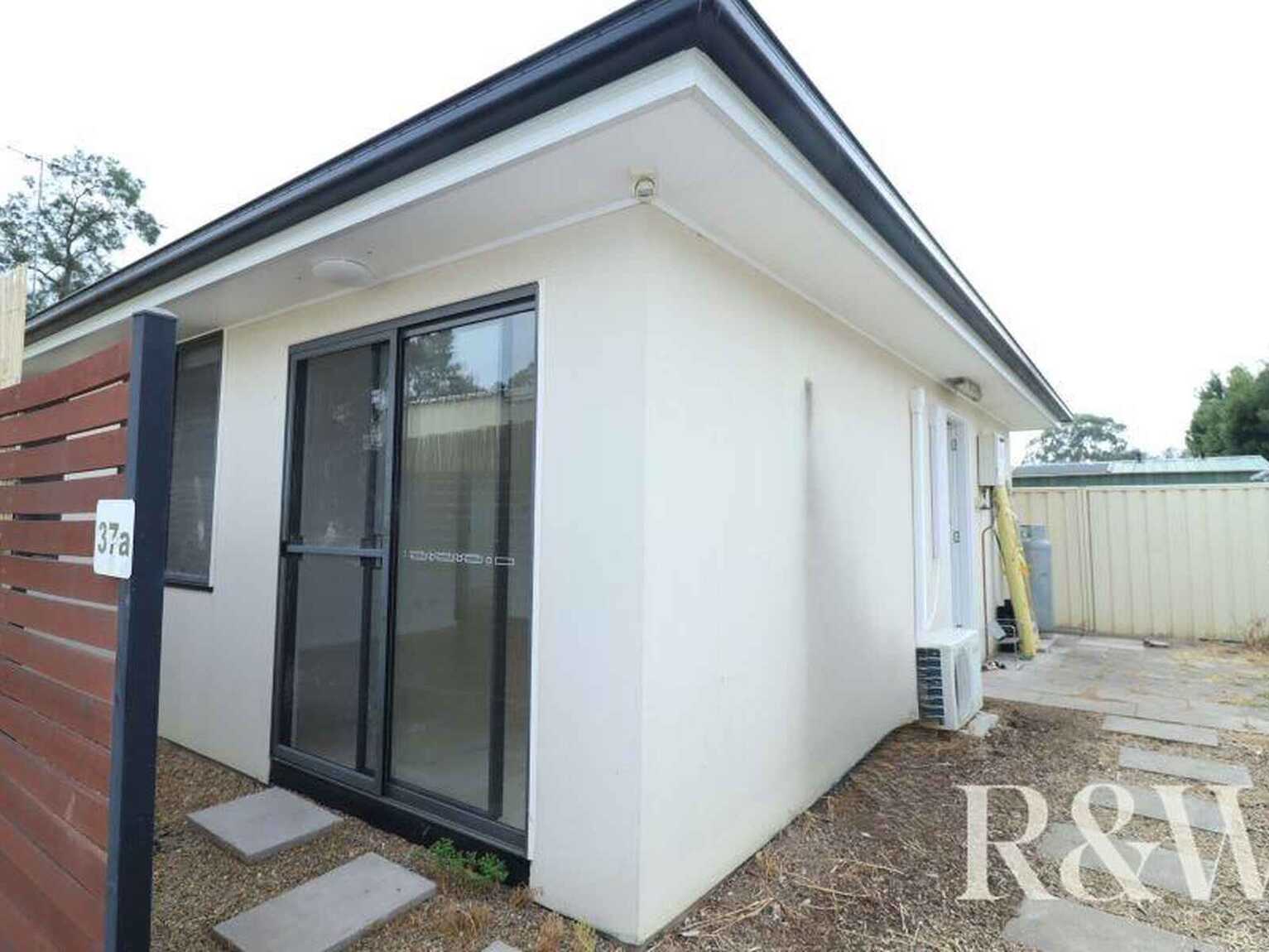 37A Madison Circuit St Clair