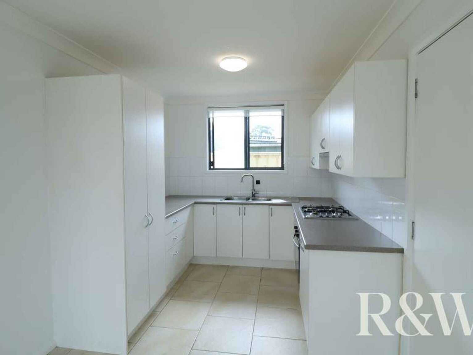 37A Madison Circuit St Clair