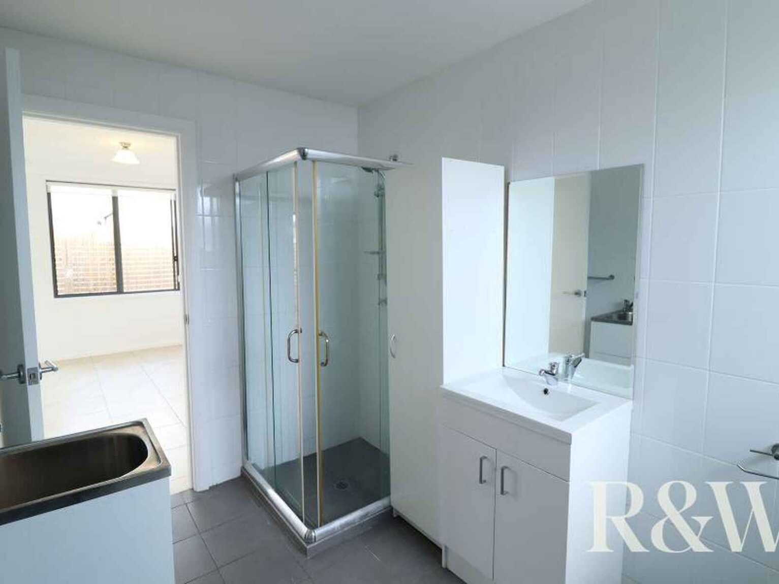 37A Madison Circuit St Clair