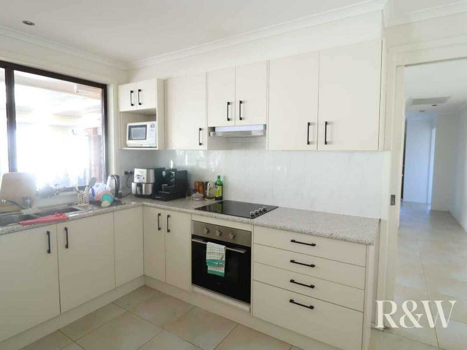 7 Eucumbene Place St Clair