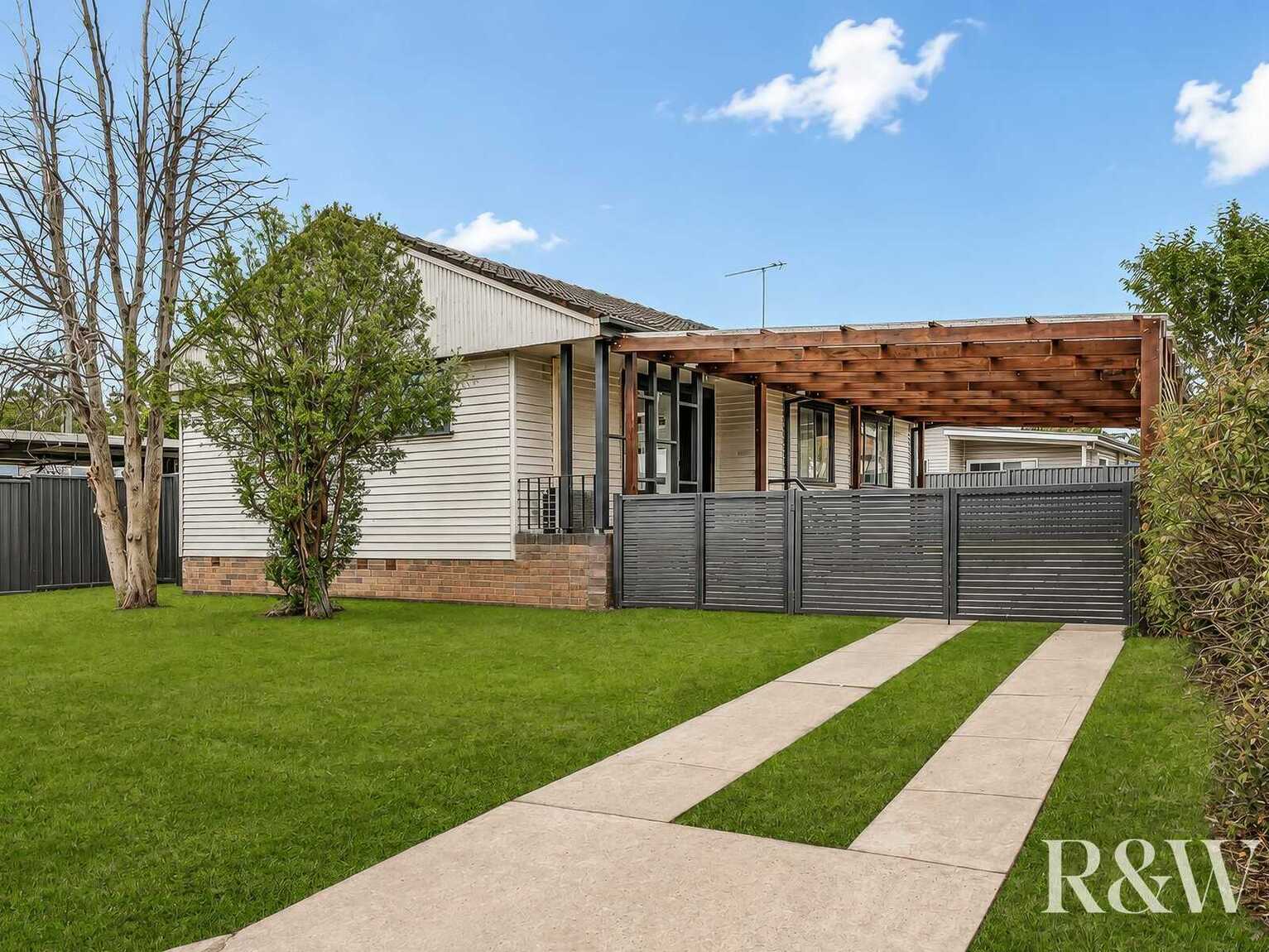 27 & 27A Ellsworth Drive Tregear 27 & 27A Ellsworth Drive Tregear