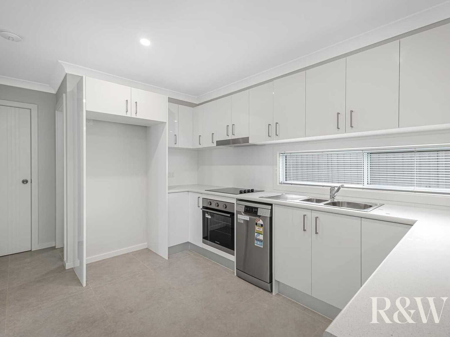 27 & 27A Ellsworth Drive Tregear 27 & 27A Ellsworth Drive Tregear