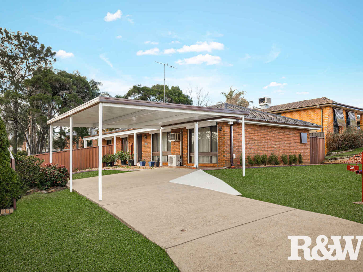 36 Explorers Way St Clair