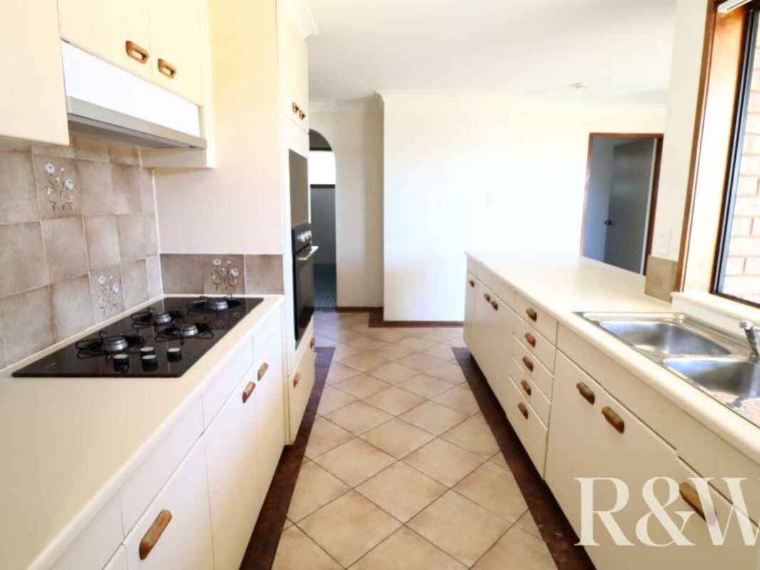 51 Coonawarra Drive St Clair