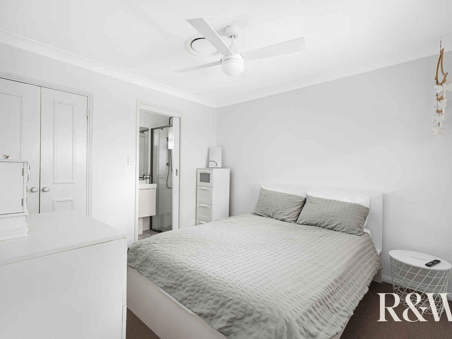 30 Francis Greenway Avenue St Clair