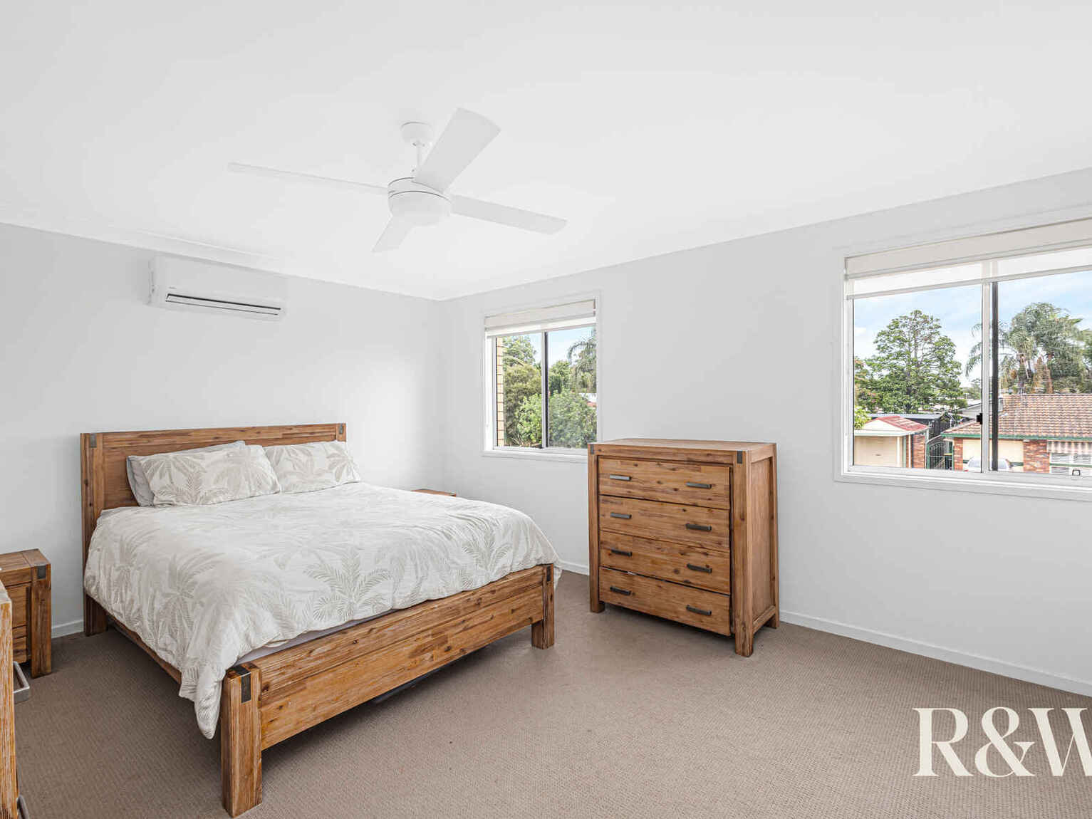 30 Francis Greenway Avenue St Clair