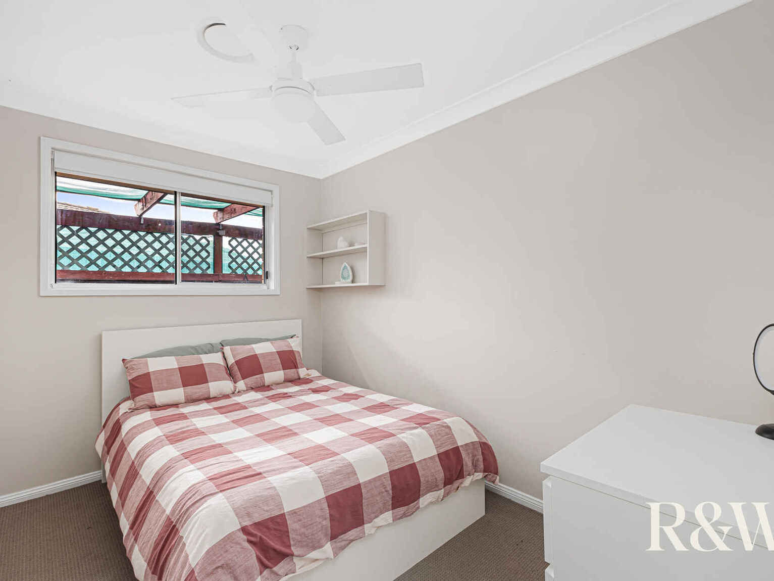 30 Francis Greenway Avenue St Clair