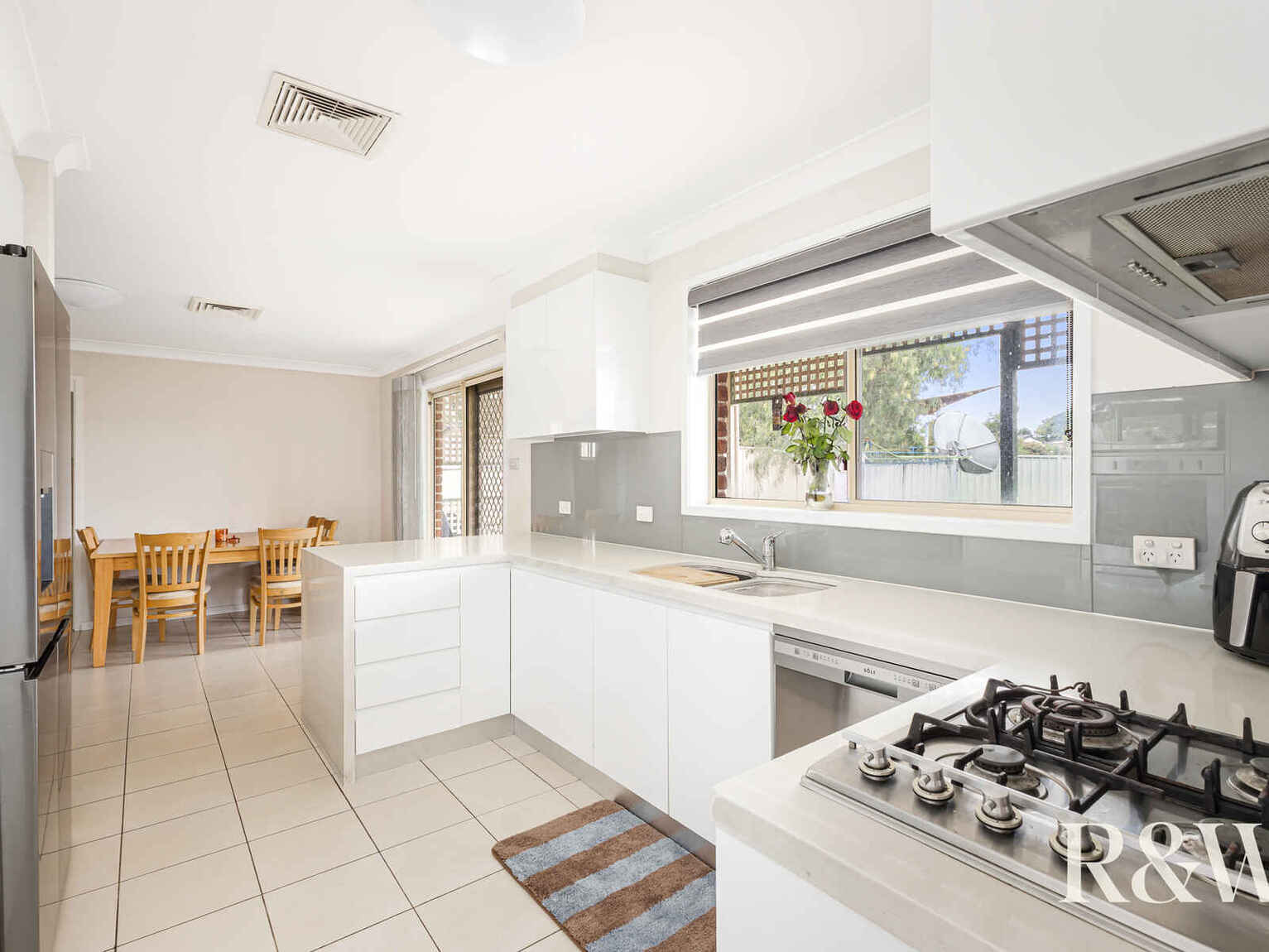 6 Ashwick Circuit St Clair