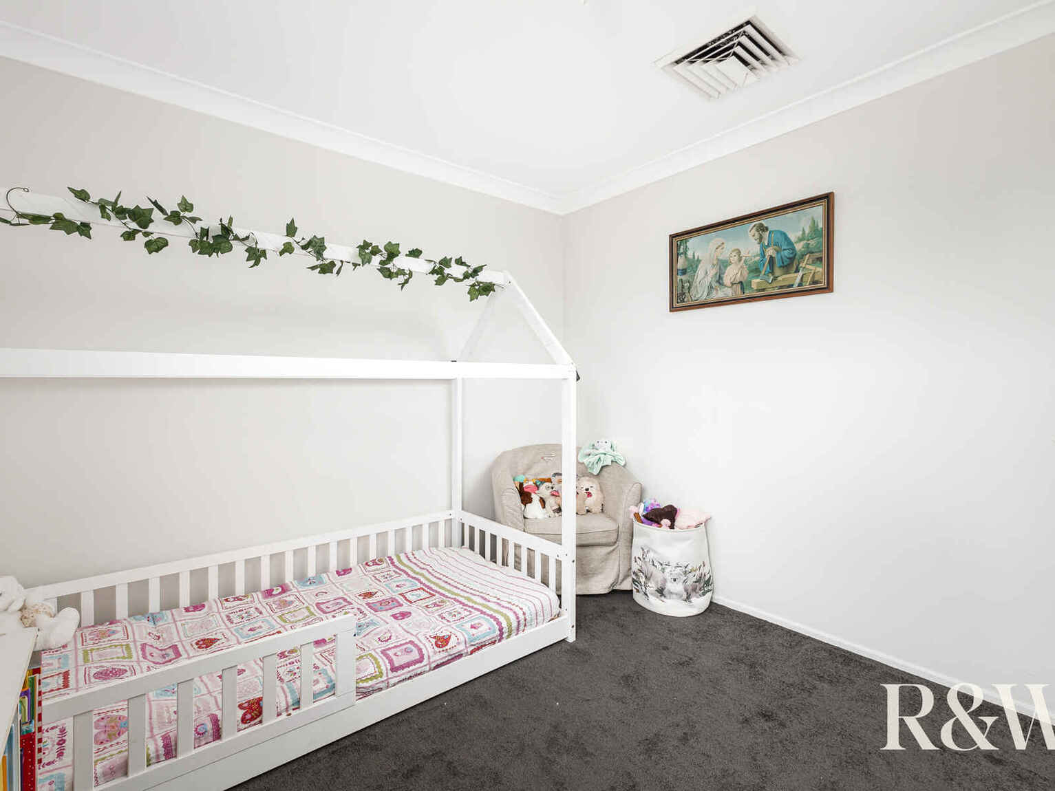 6 Ashwick Circuit St Clair