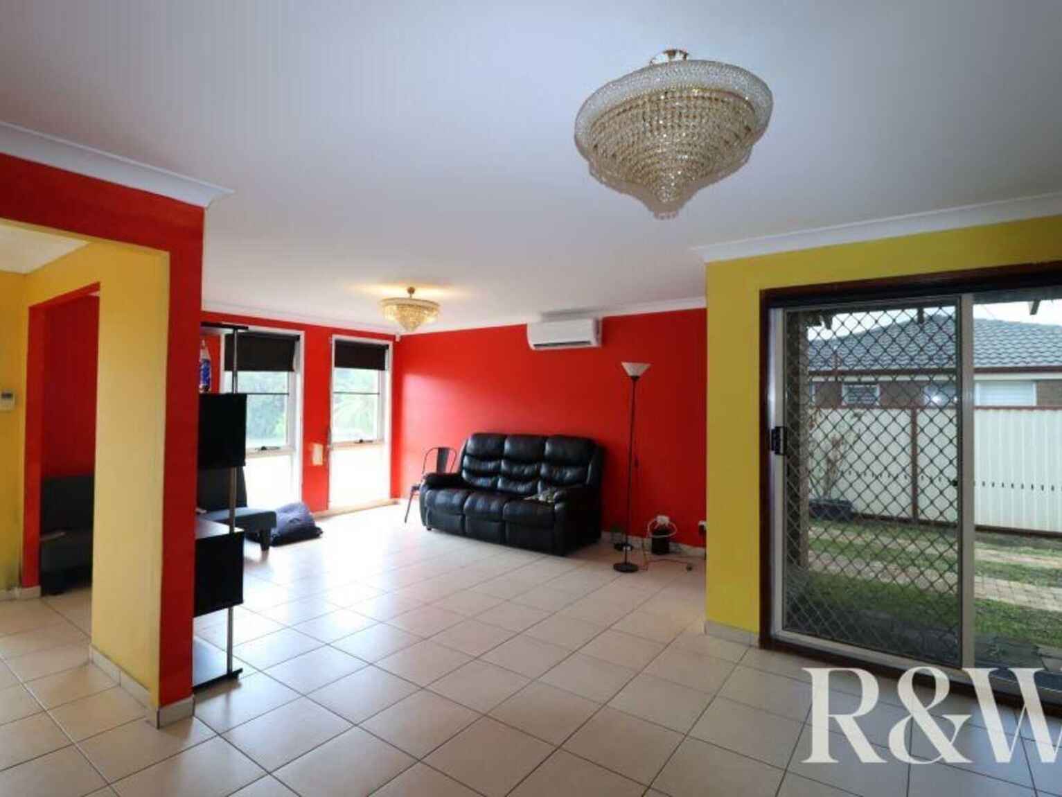 99 Explorers Way St Clair