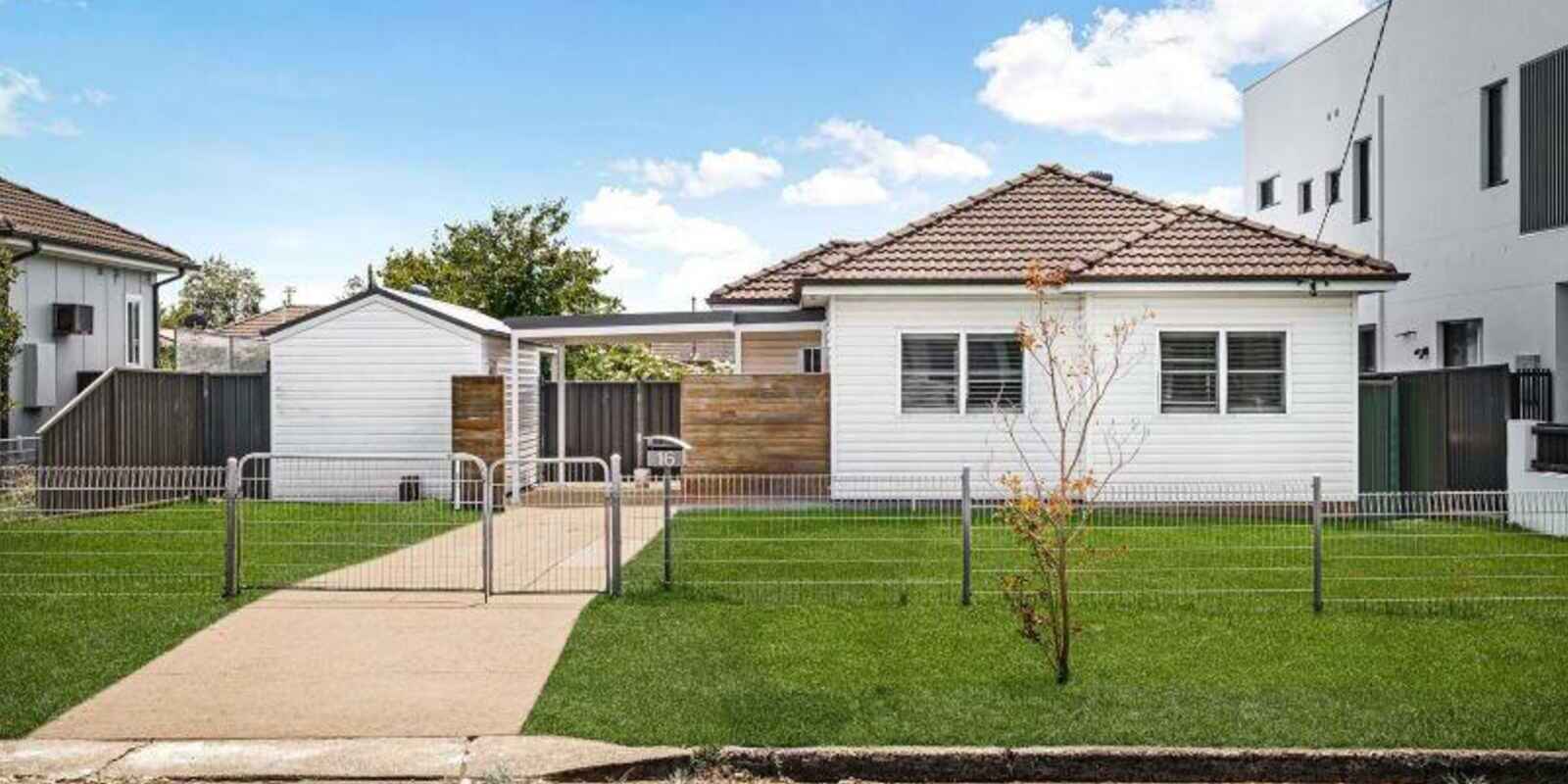 16 Dan Crescent Colyton