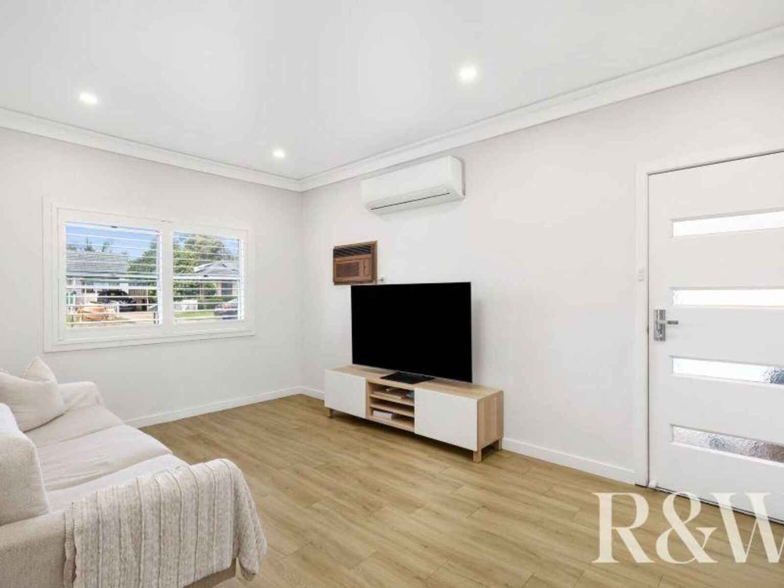 16 Dan Crescent Colyton