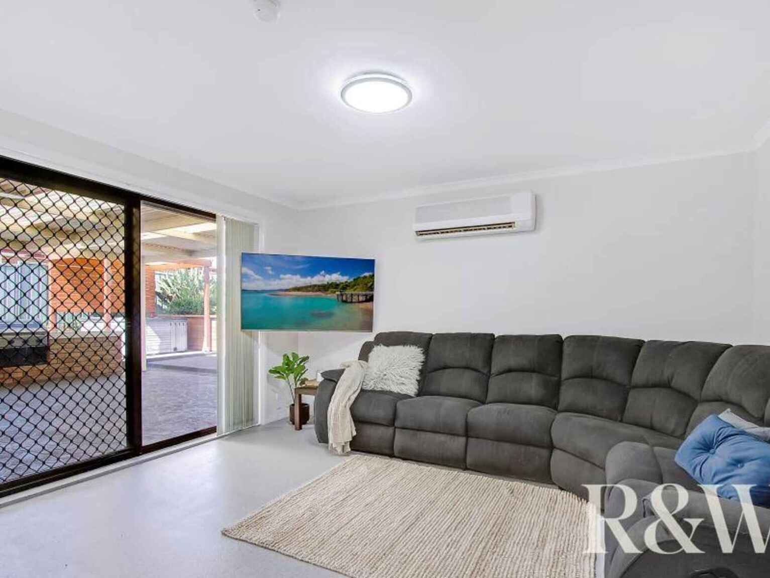 68 Windrush Circuit St Clair