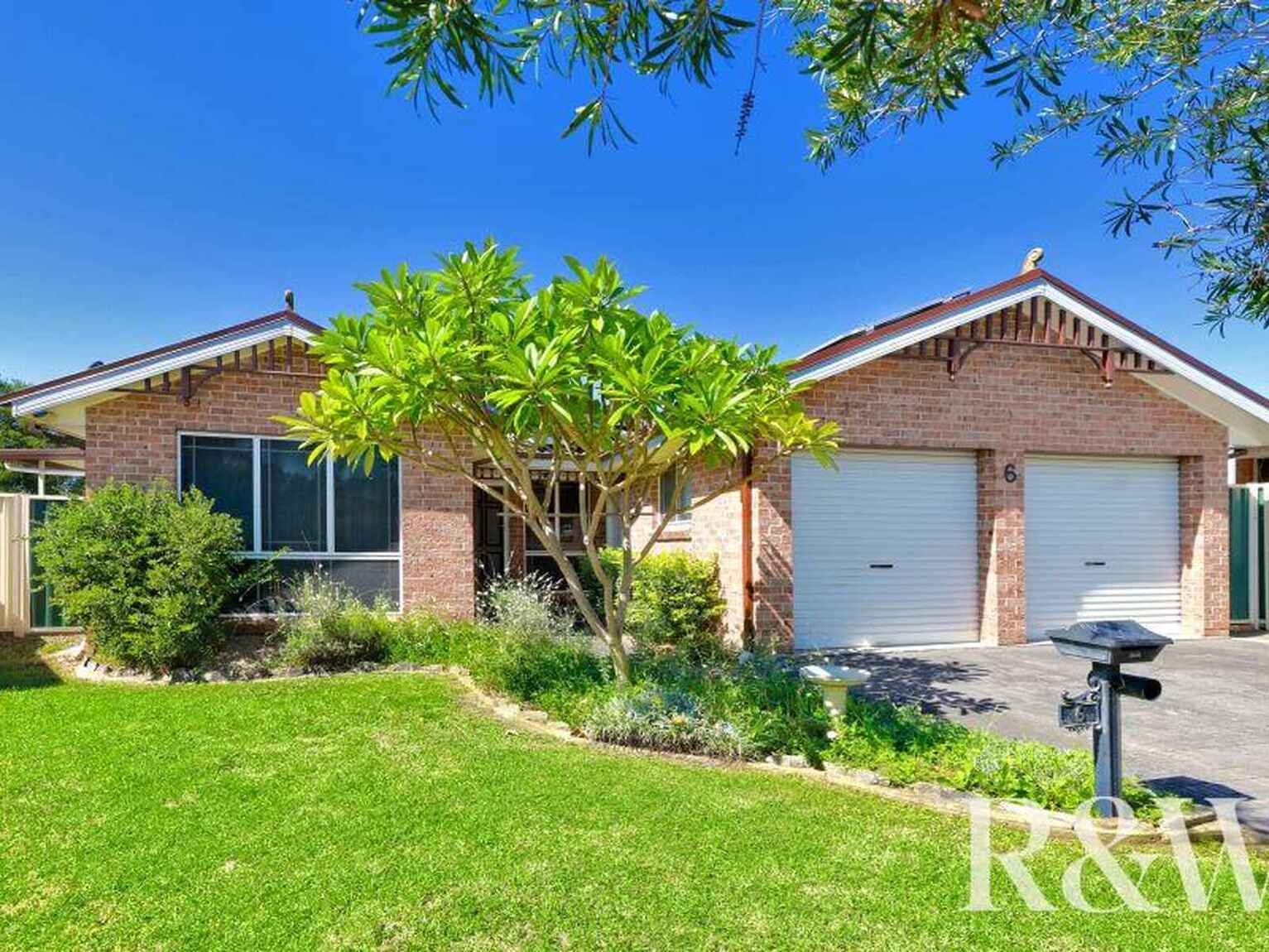 6 Shamrock Court St Clair