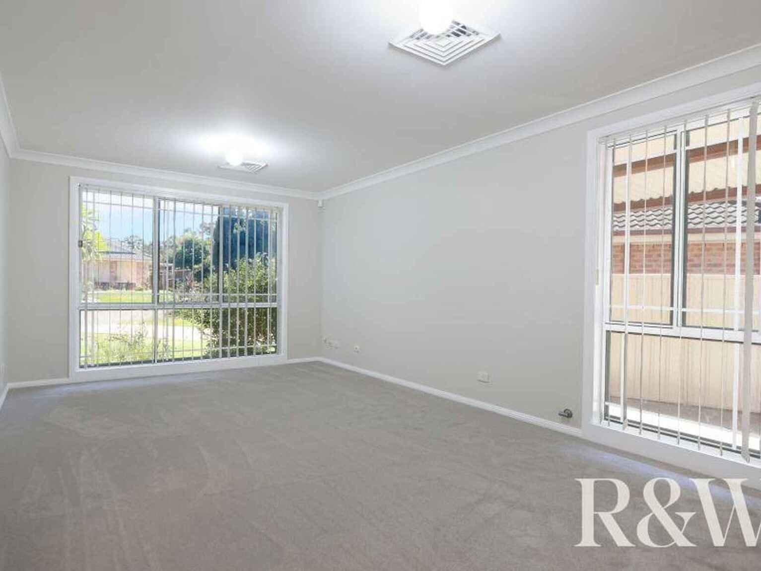 6 Shamrock Court St Clair