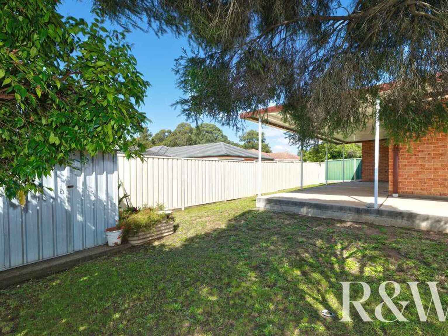 6 Shamrock Court St Clair