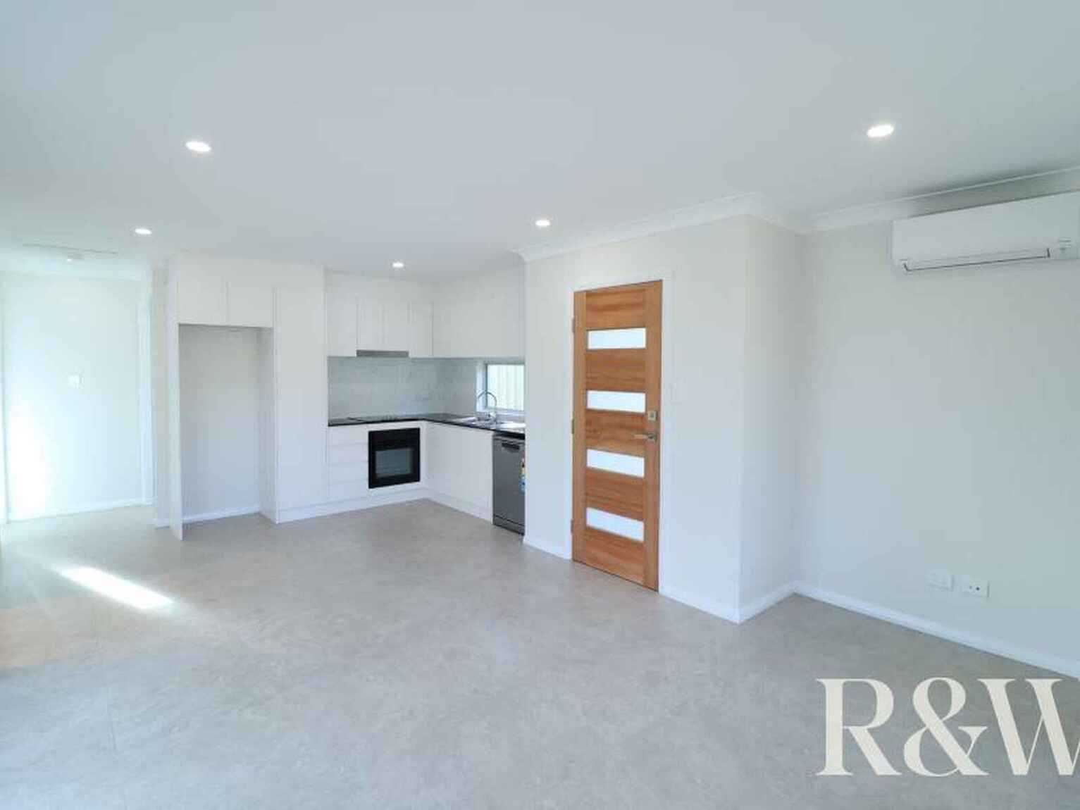 8A Nightmist Grove St Clair