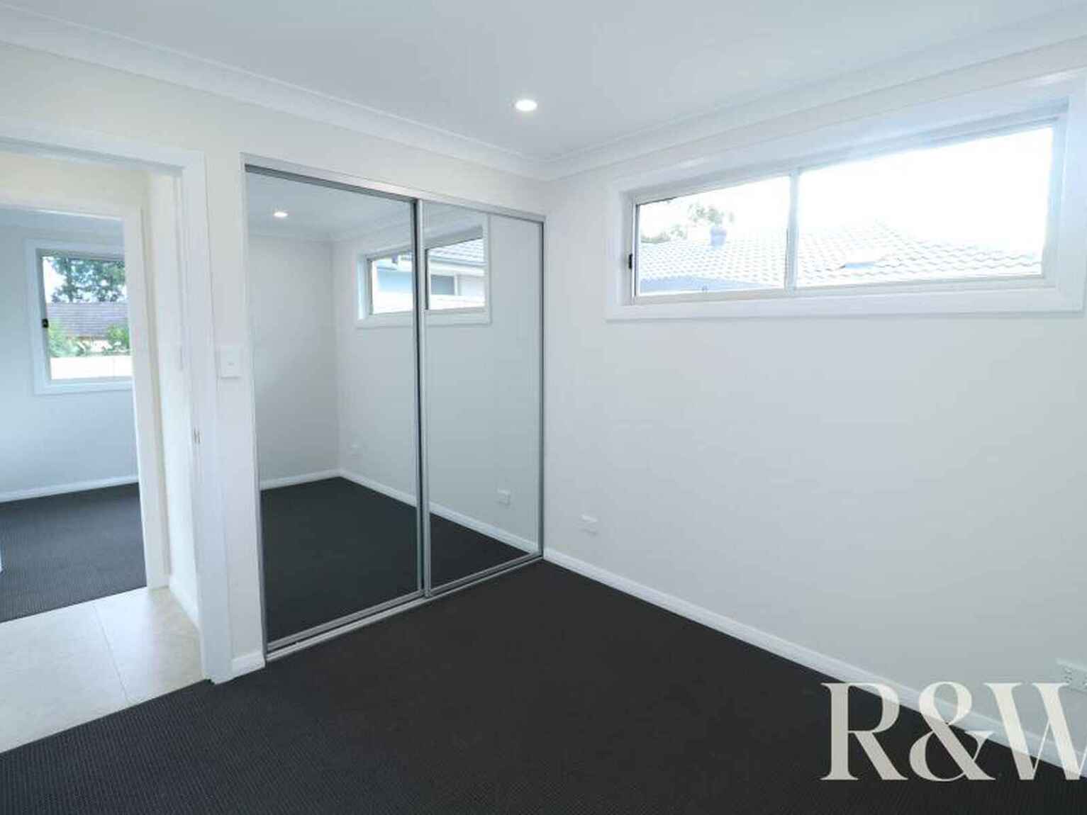 8A Nightmist Grove St Clair