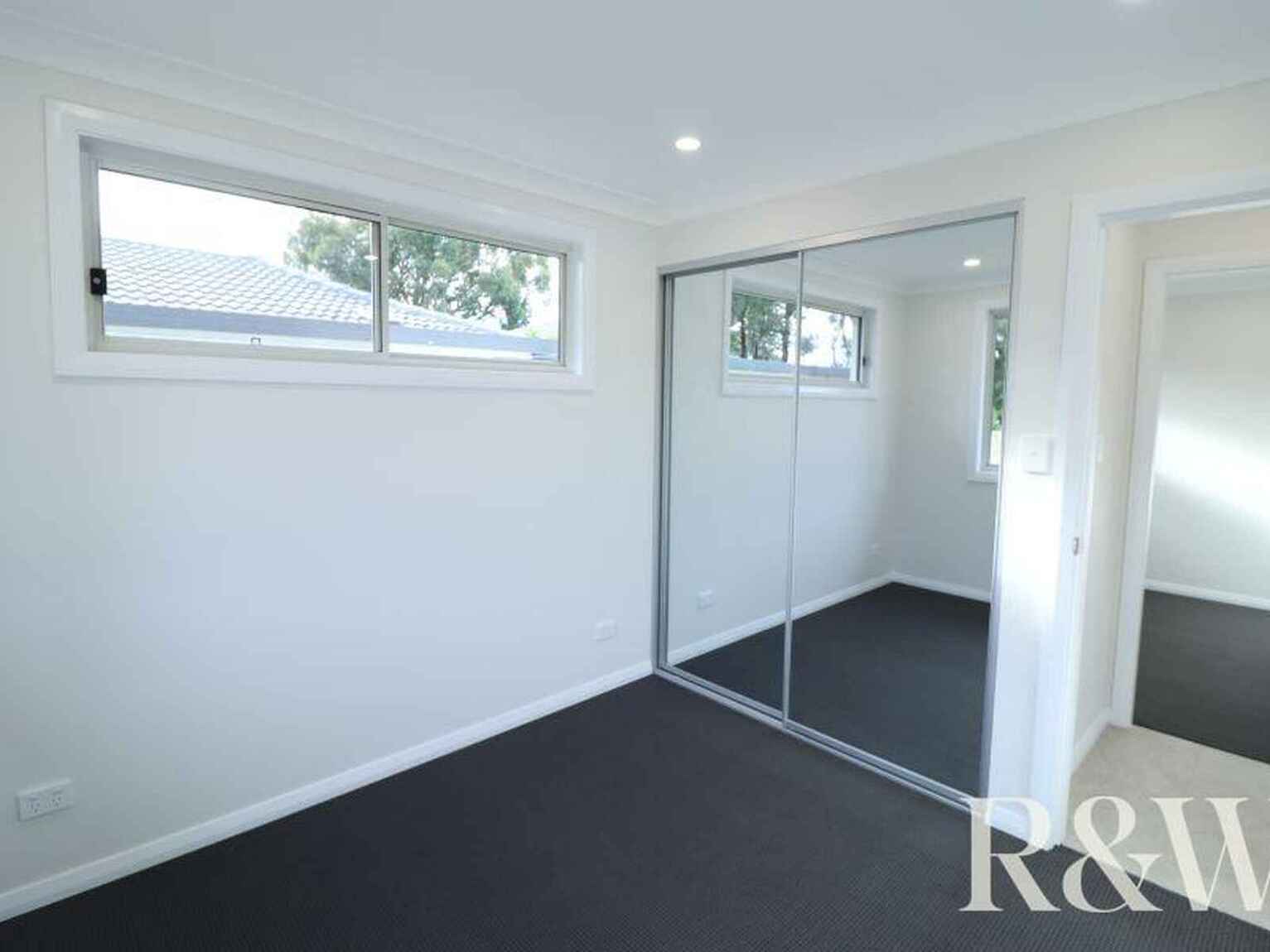 8A Nightmist Grove St Clair