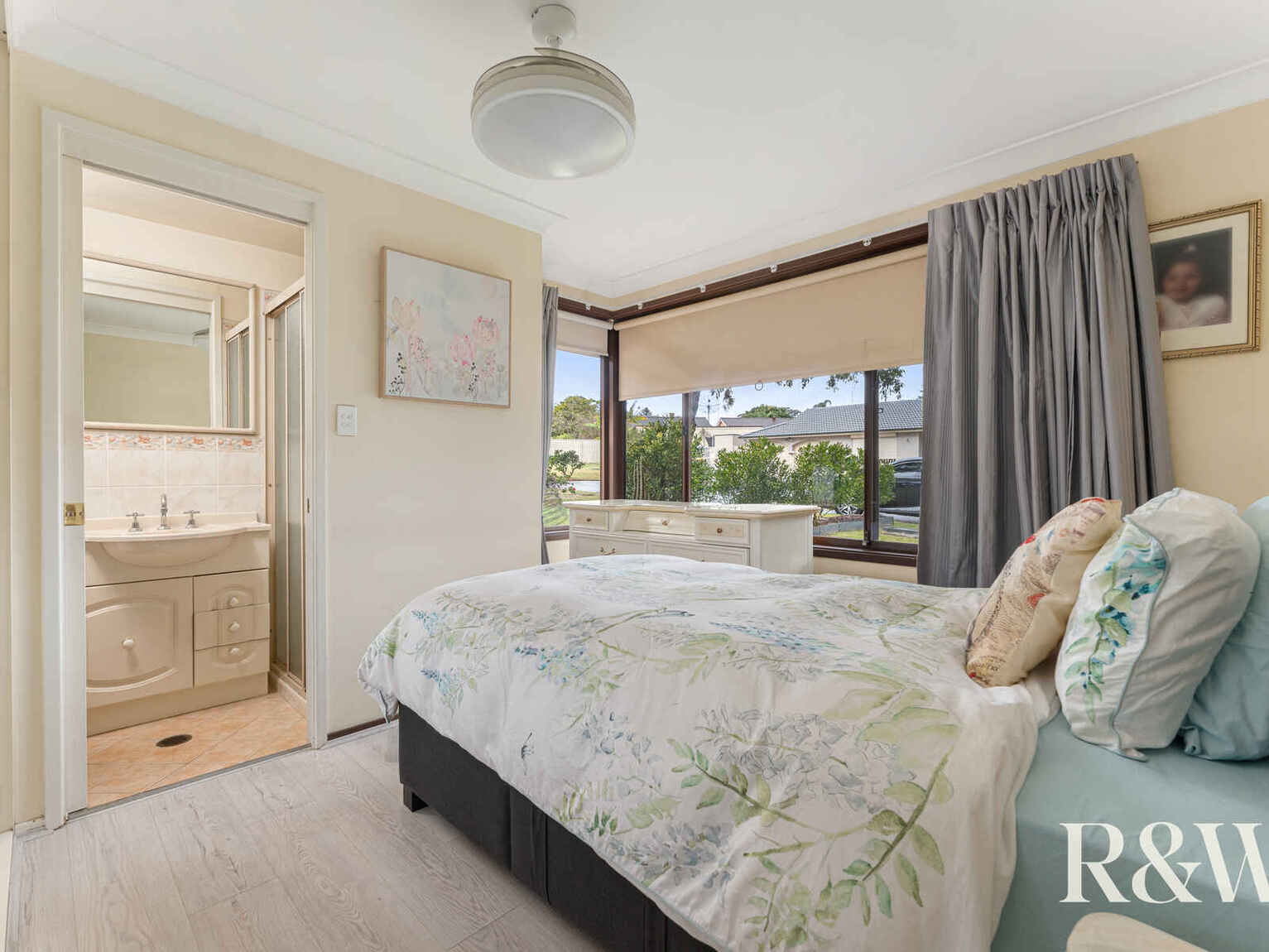 4 Nightmist Grove St Clair