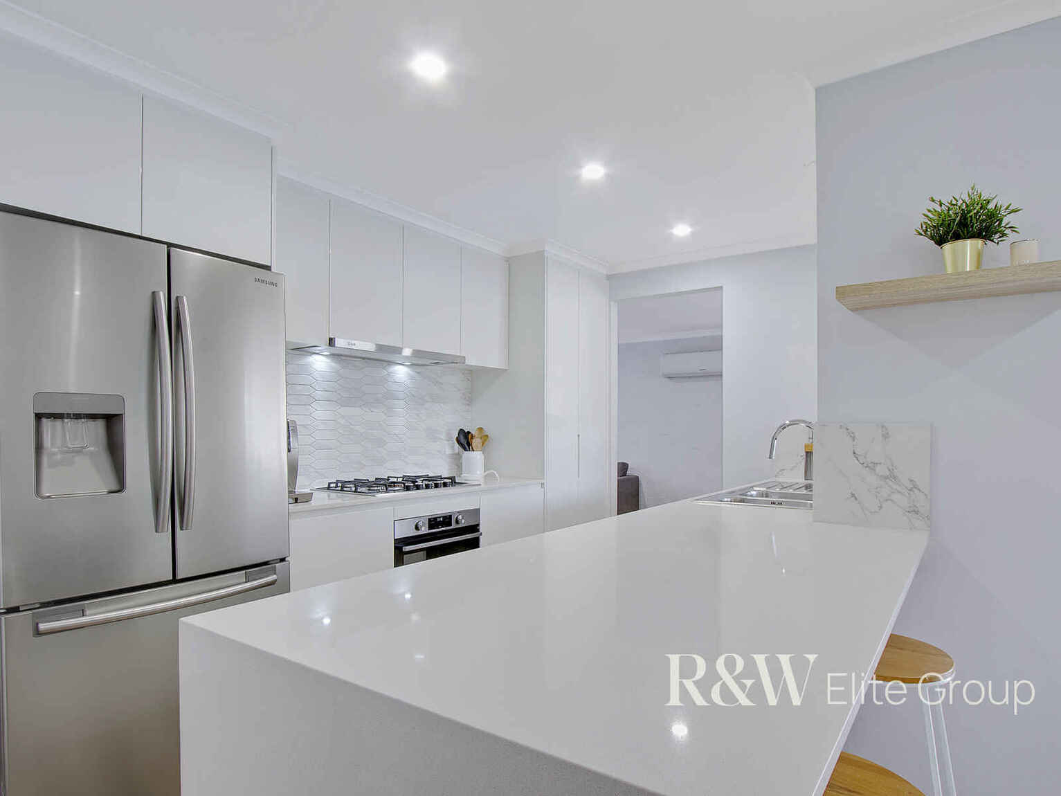 4 Como Close St Clair