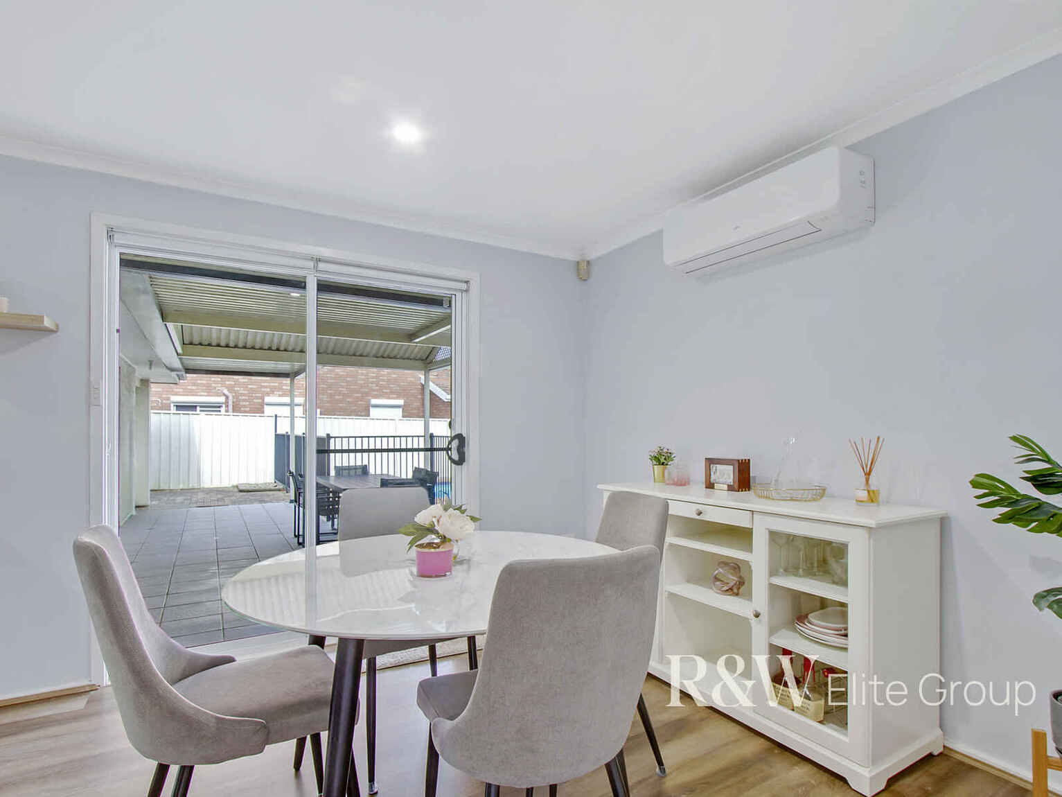 4 Como Close St Clair