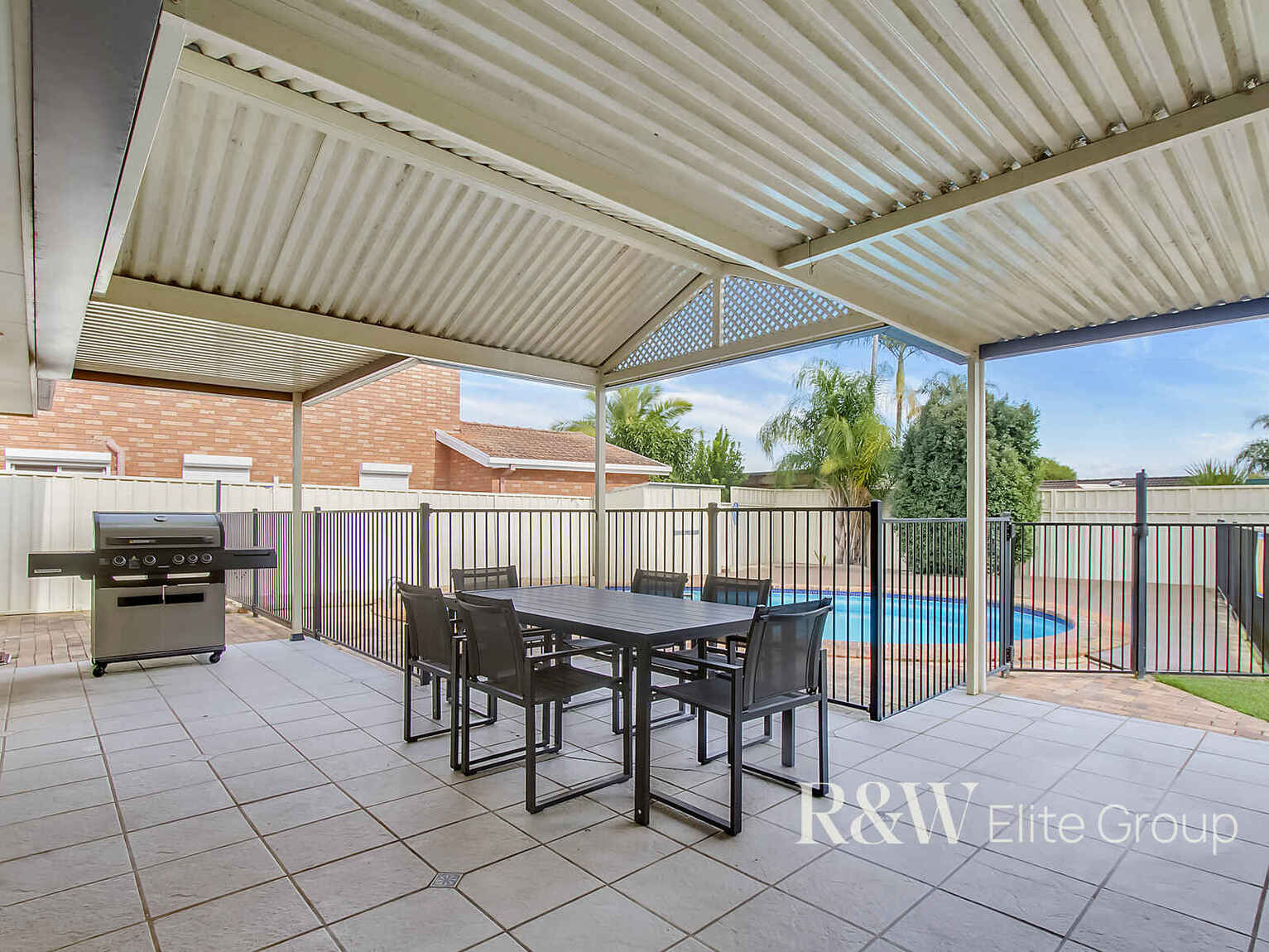 4 Como Close St Clair