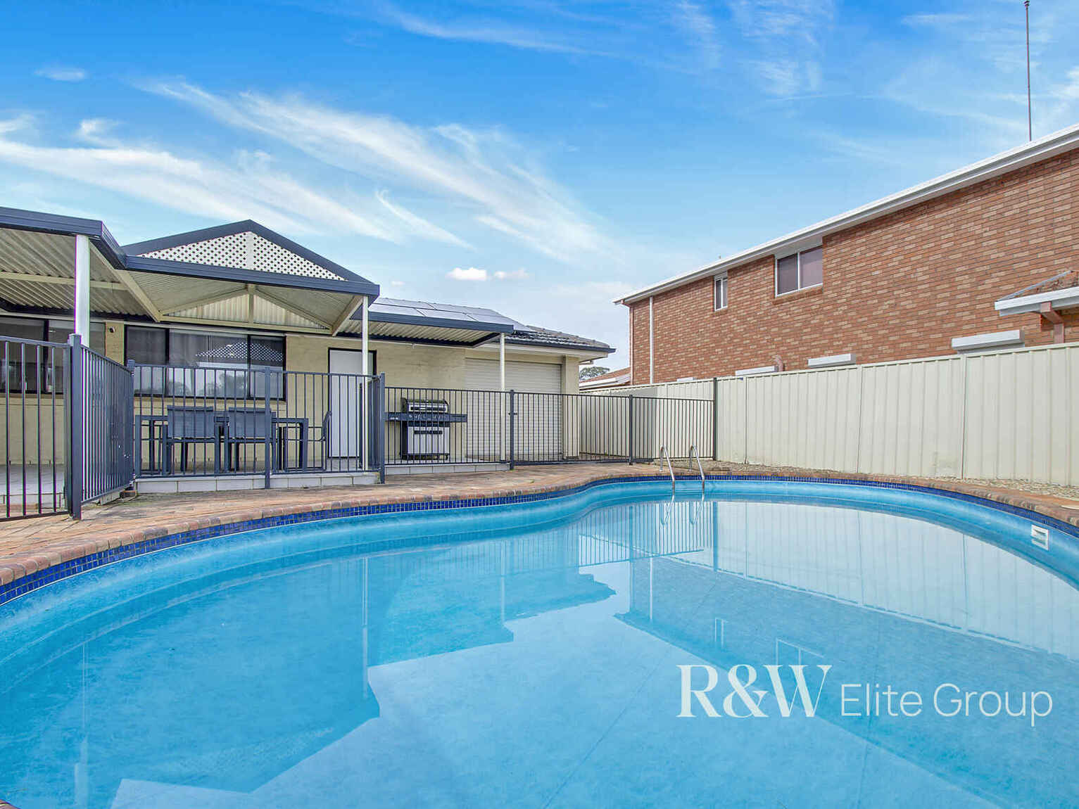 4 Como Close St Clair