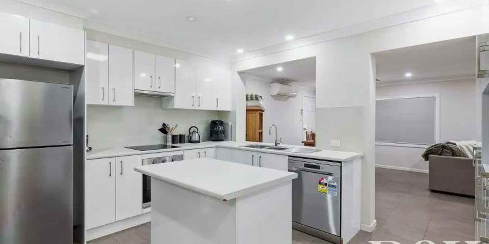 27 Grevillea Drive St Clair
