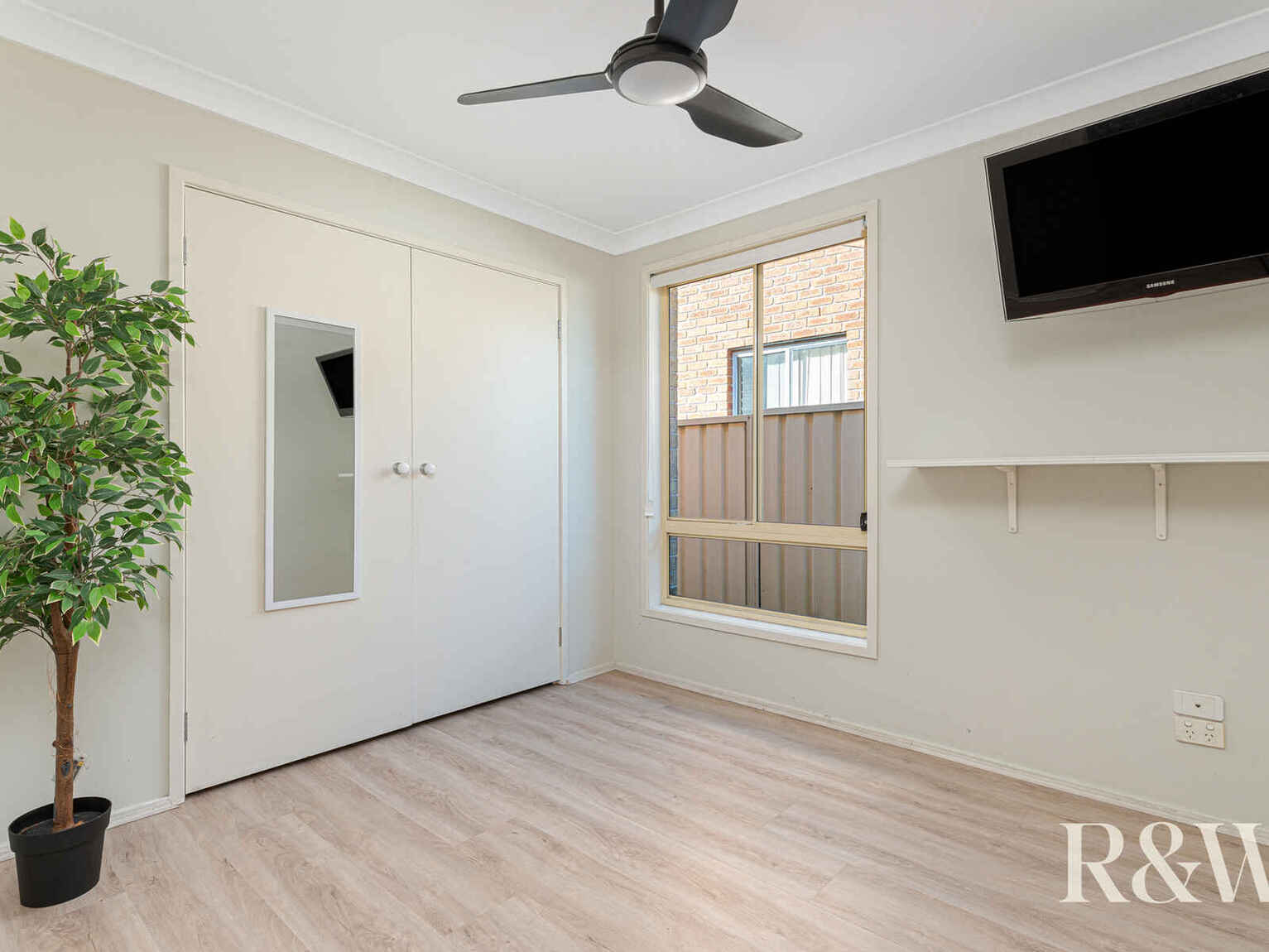 1/6 Brisbane Street Oxley Park
