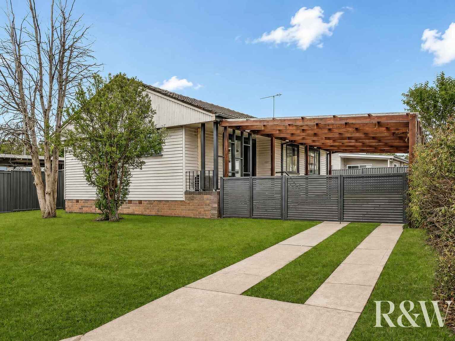 27 & 27A Ellsworth Drive Tregear
