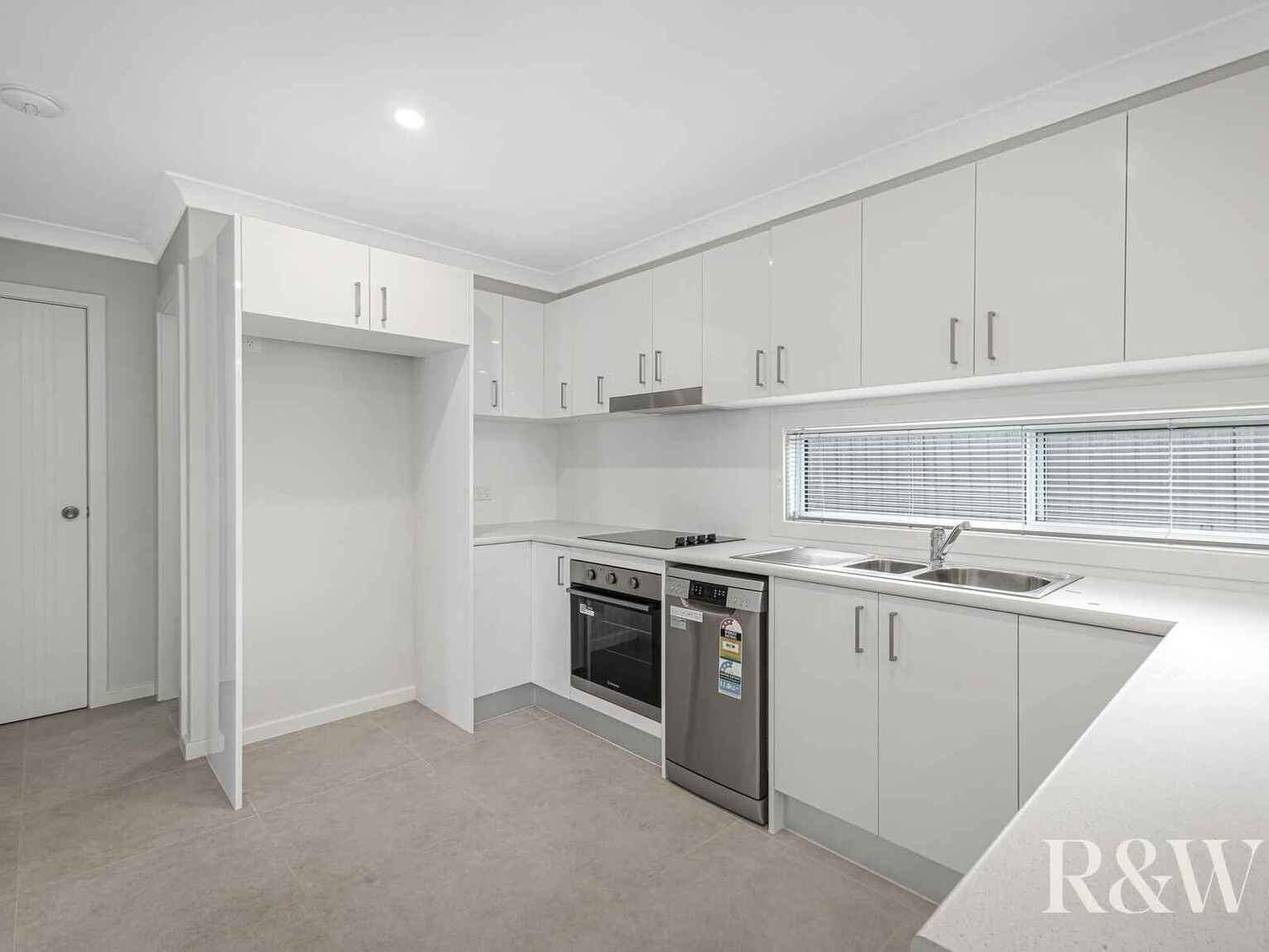 27 & 27A Ellsworth Drive Tregear