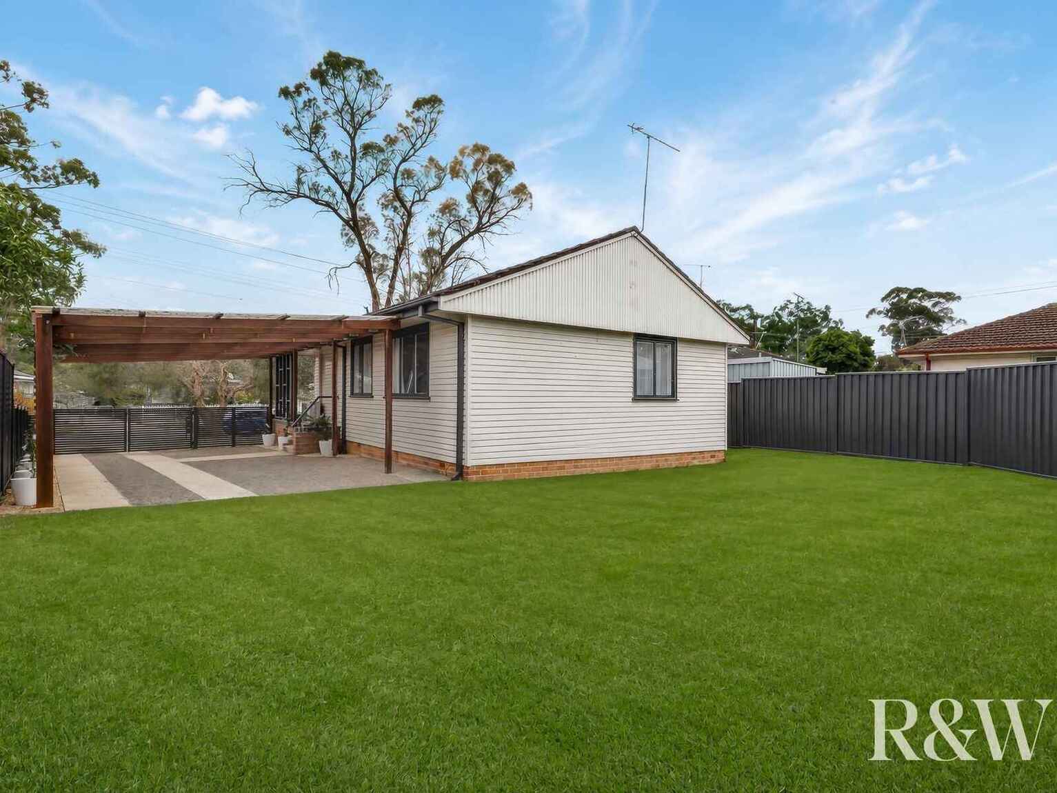 27 & 27A Ellsworth Drive Tregear