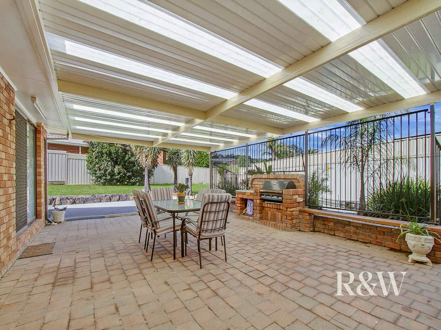 7 Eucumbene Place St Clair
