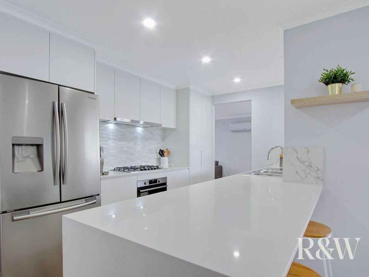 4 Como Close St Clair