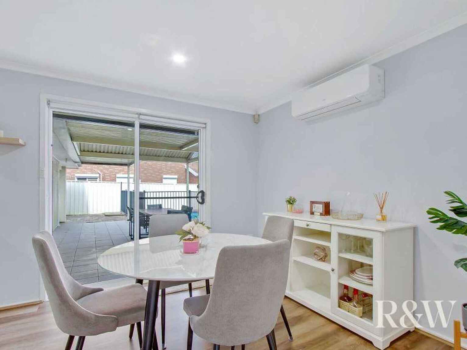 4 Como Close St Clair