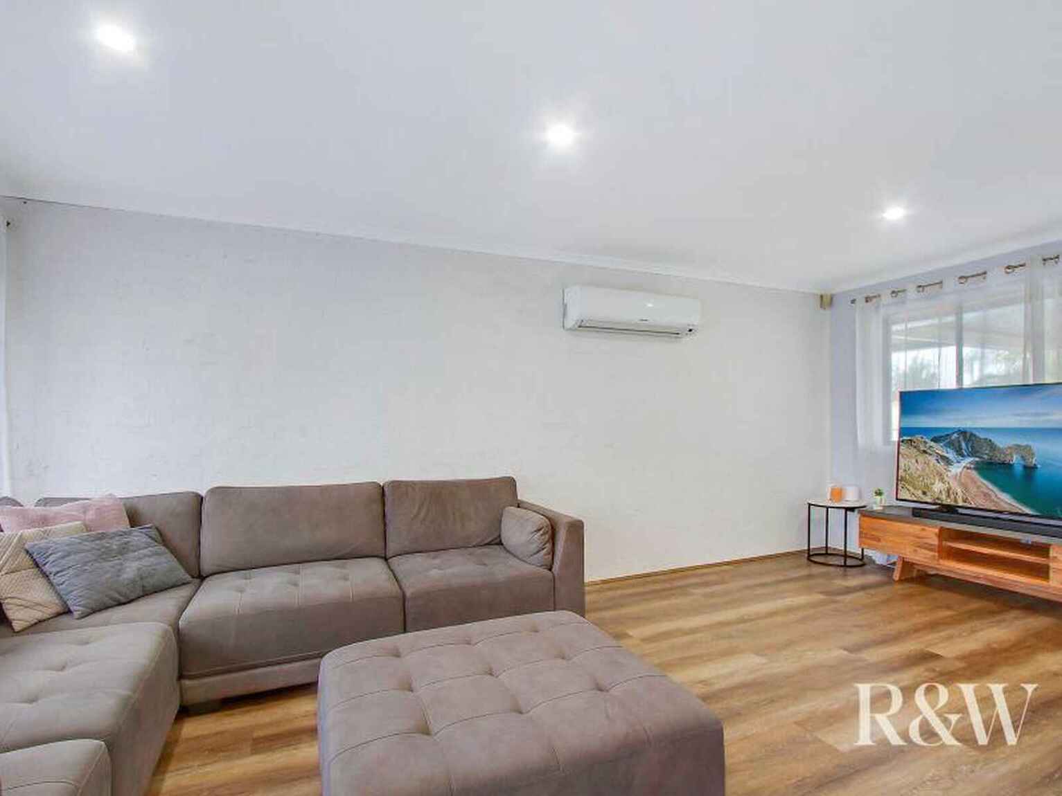 4 Como Close St Clair
