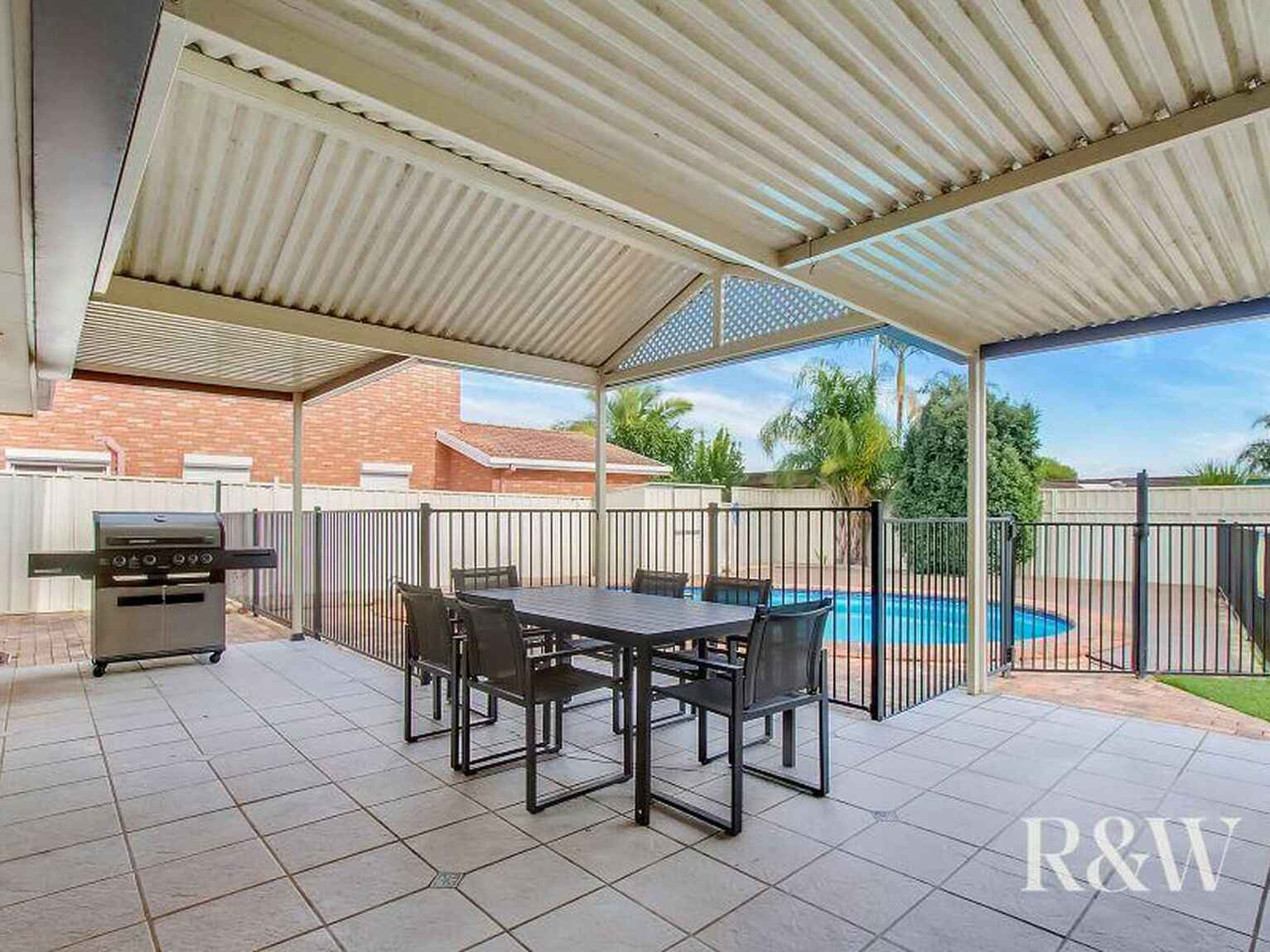 4 Como Close St Clair