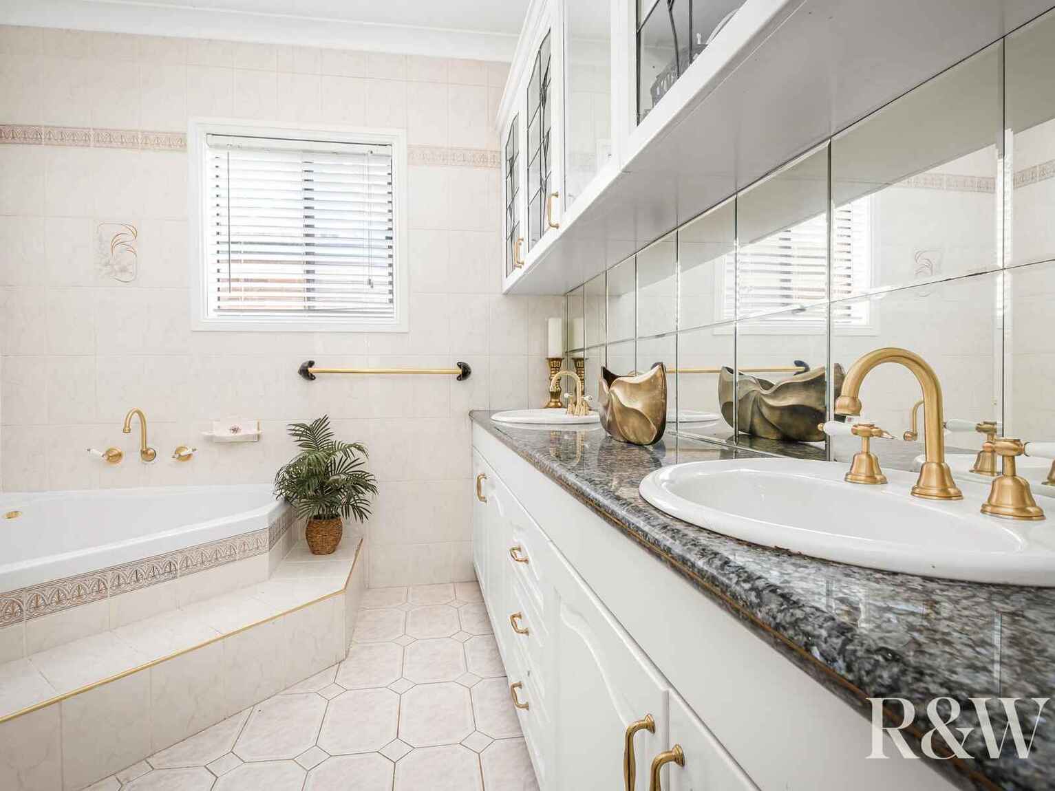 4 Nalong Street St Clair 4 Nalong Street St Clair