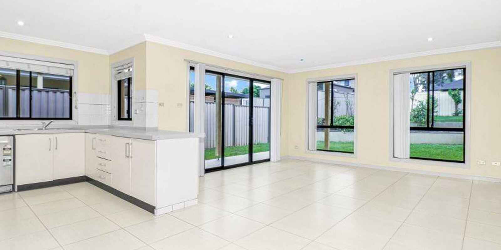2/111 Melbourne Street Oxley Park