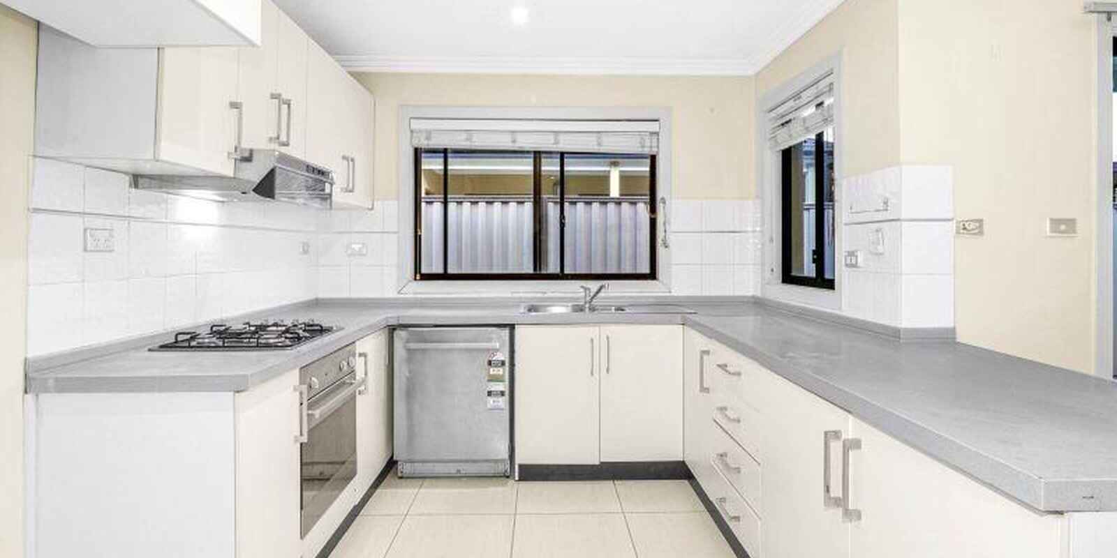 2/111 Melbourne Street Oxley Park